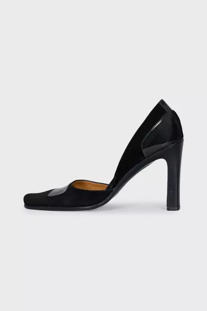 Black square-toe shoes