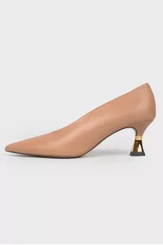 Sharp -nosed low -heeled shoes