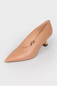 Sharp -nosed low -heeled shoes