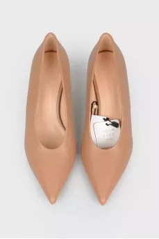 Sharp -nosed low -heeled shoes
