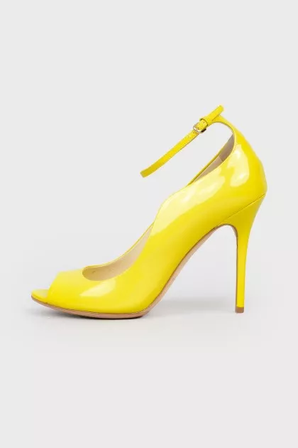 Yellow shoes with an open toe