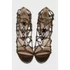 Шкіряні босоніжки на підборах з плетеним верхом
