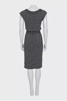 Fitted dress with a bow