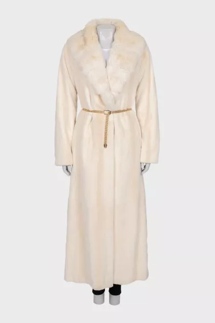 Maxi fur coat with a gold belt