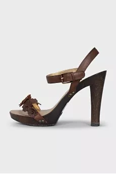 Brown sandals decorated with flowers