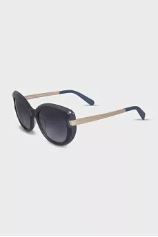 Sunglasses with blue frames