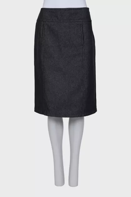 Straight-cut denim skirt with a zipper