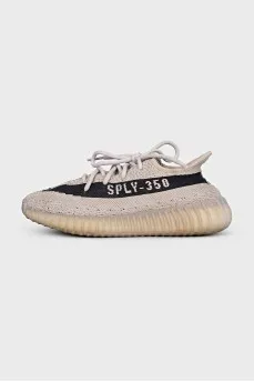 Серые кроссовки Yeezy Boost 350 V2