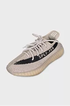 Серые кроссовки Yeezy Boost 350 V2