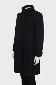 Straight-cut coat with a stand-up collar
