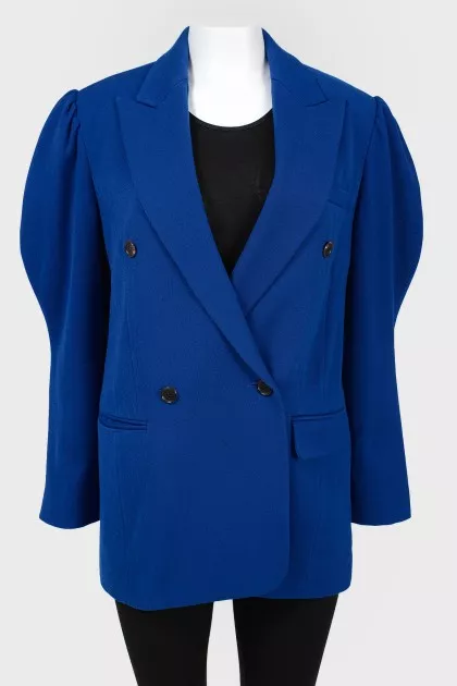Jacket with volumetric sleeve