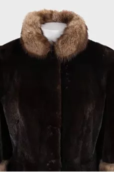Fitted fur coat with 3/4 sleeves