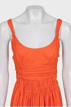 Fitted dress with zip and pleats