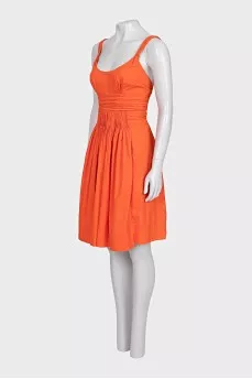 Fitted dress with zip and pleats