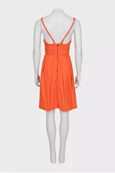 Fitted dress with zip and pleats