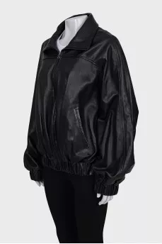 Leather jacket with voluminous sleeves
