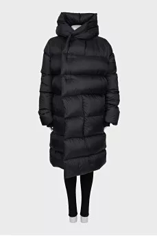 Voluminous down jacket with buttons