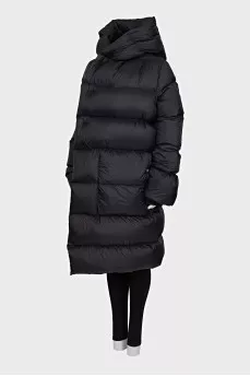Voluminous down jacket with buttons