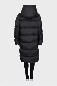 Voluminous down jacket with buttons