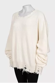 Knitted sweater with a ripped effect