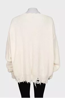 Knitted sweater with a ripped effect