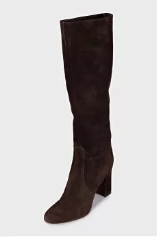 Suede boots with a stable heel