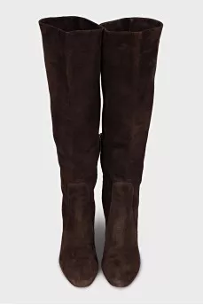 Suede boots with a stable heel