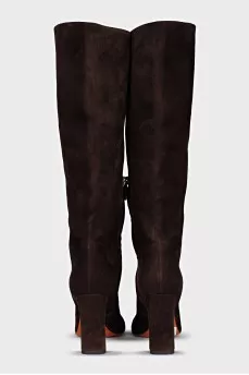 Suede boots with a stable heel