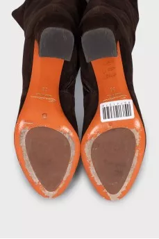 Suede boots with a stable heel