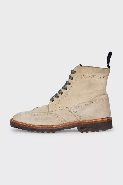 Beige boots with perforations