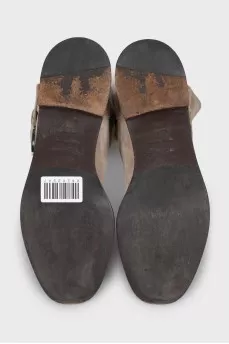 Gray boots decorated with a strap