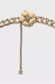 Metal belt with flower