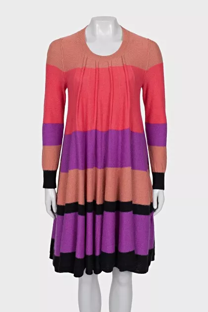 Loose-fitting striped dress