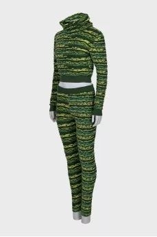 Cashmere set with a relief pattern
