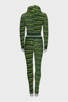 Cashmere set with a relief pattern