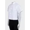Cropped shirt with accent buttons