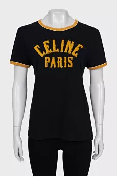 Slim-fitting T-shirt with contrast trim