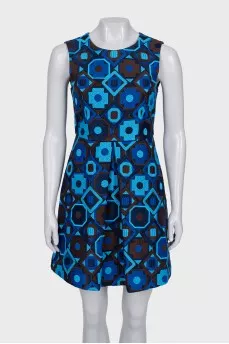 Fitted dress with ornament