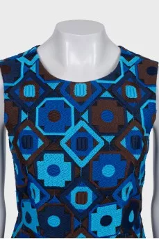 Fitted dress with ornament