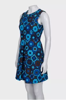 Fitted dress with ornament