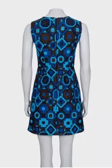 Fitted dress with ornament