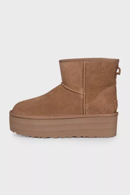 Insulated brown ugg boots