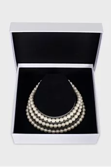 Multilayered pearl necklace
