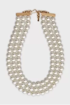 Multilayered pearl necklace
