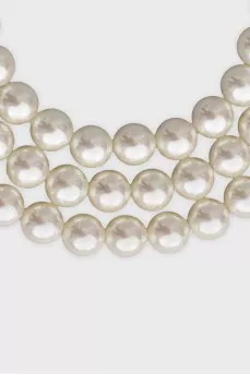 Multilayered pearl necklace