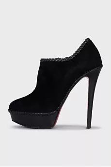 Suede ankle boots with heels and zip