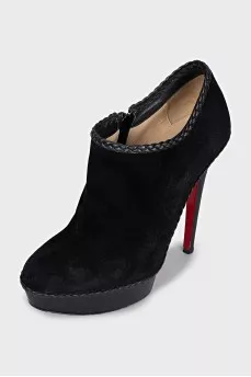 Suede ankle boots with heels and zip