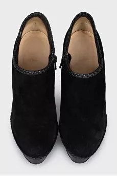 Suede ankle boots with heels and zip