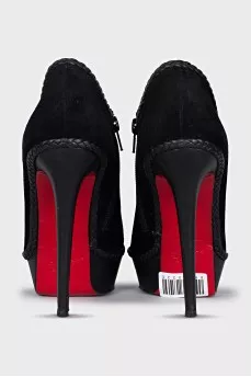 Suede ankle boots with heels and zip