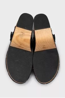 Leather clogs with studs